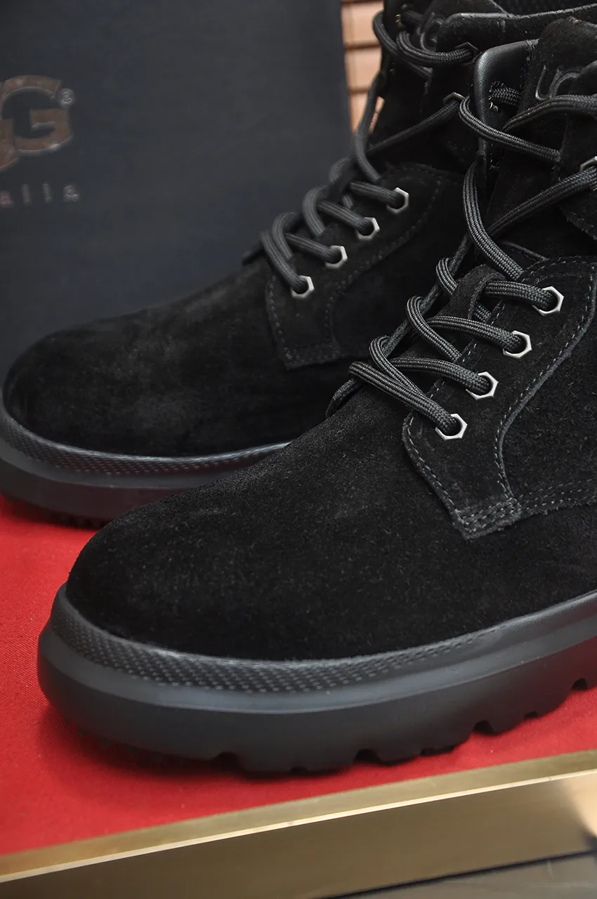 Men's shoes 💰580💶【UGG】(full genuine wool lining) Please pay attention to the original quality and compare the thickness of the wool 🏮🏮Hot style Martin boots from Australia's warm luxury brand men's shoes, official website synchronization, Beckham men's style..., made of imported top-layer waxed cowhide, waxed toe, Australian real wool velvet lining Carefully sewn...Imported rubber Martin boots outsole (comfortable, soft and wear-resistant). I really like the quality...Exquisite workmanship, you can't put it down once you see it. Code number 39-44